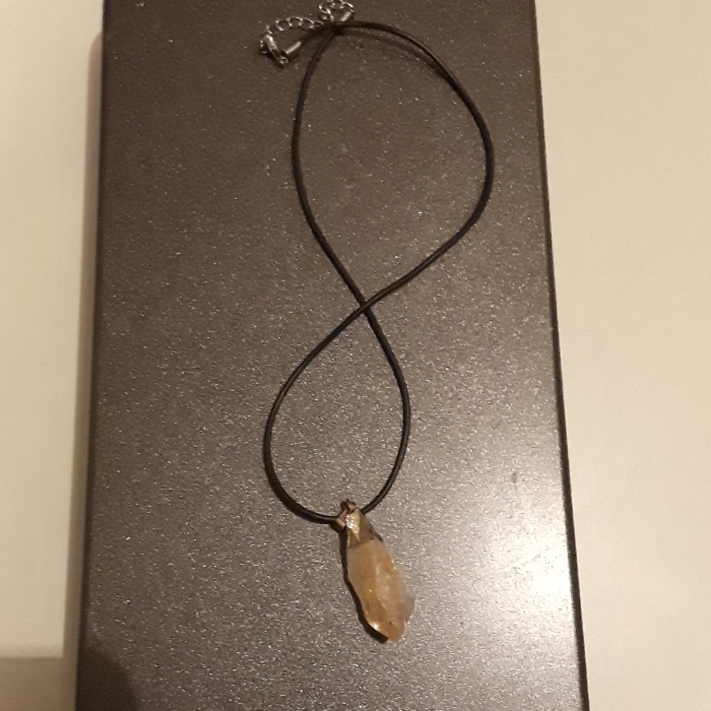 F21 Crystal Rock Necklace!!